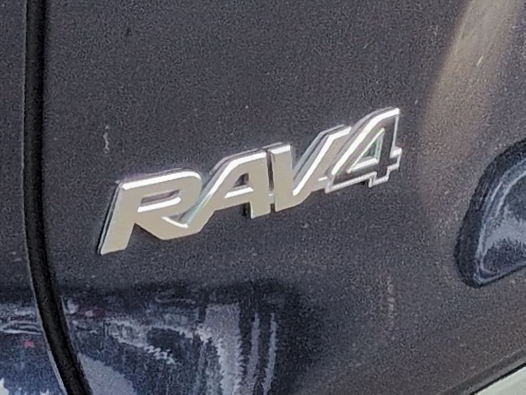 Thumbnail: 2021 Toyota RAV4 - 6