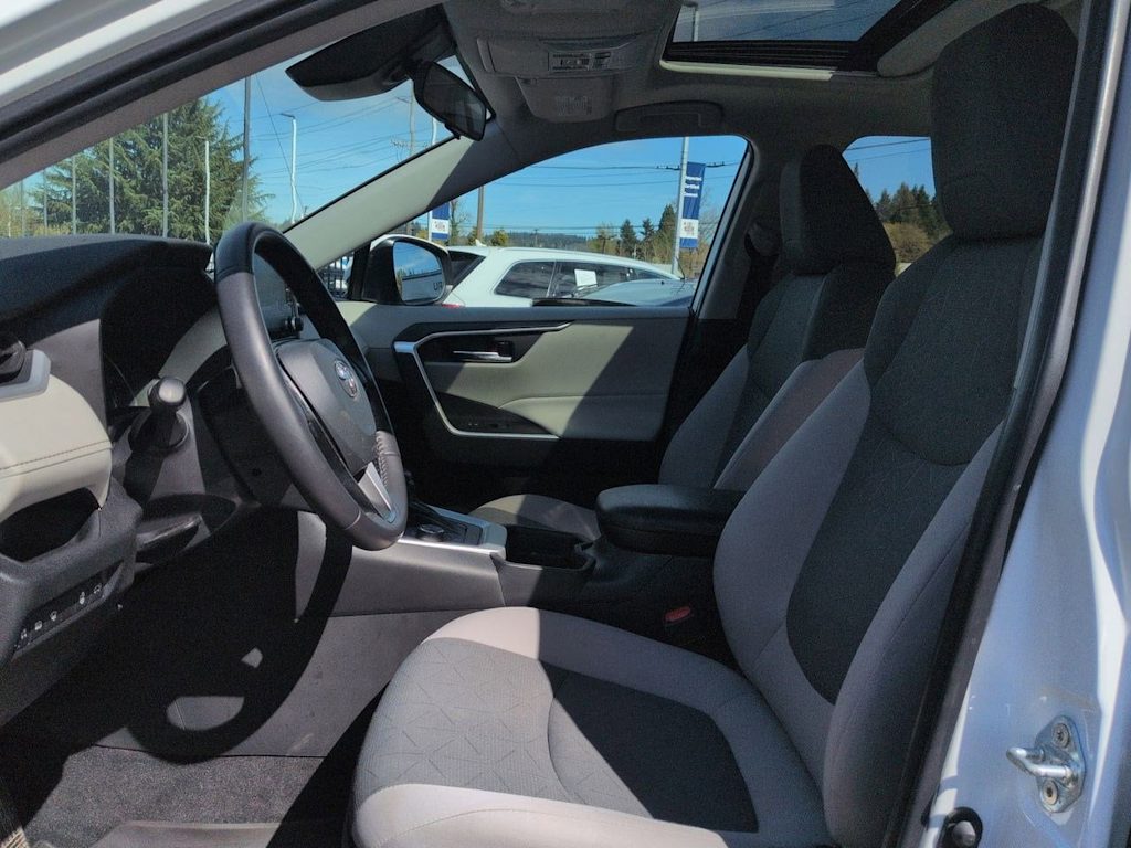 Thumbnail: 2021 Toyota RAV4 - 10