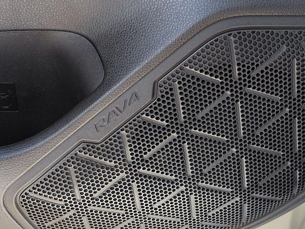 Thumbnail: 2021 Toyota RAV4 - 35