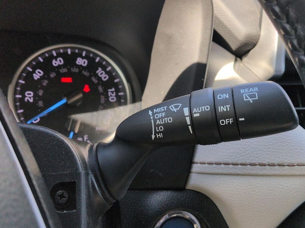 Thumbnail: 2021 Toyota RAV4 - 32