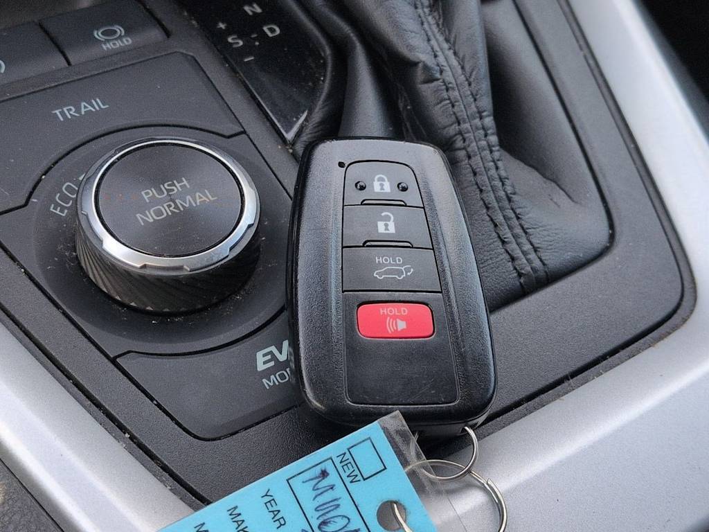 Thumbnail: 2021 Toyota RAV4 - 18