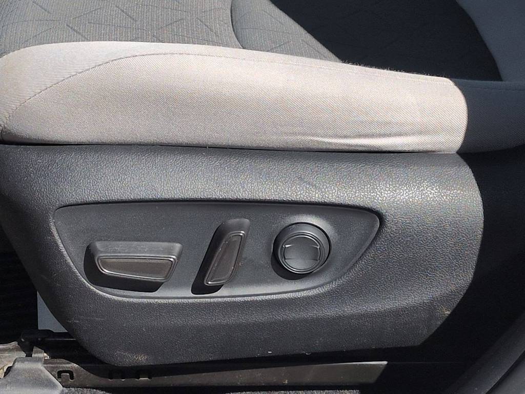 Thumbnail: 2021 Toyota RAV4 - 26