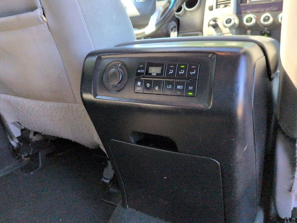 Thumbnail: 2015 Toyota Sequoia - 30