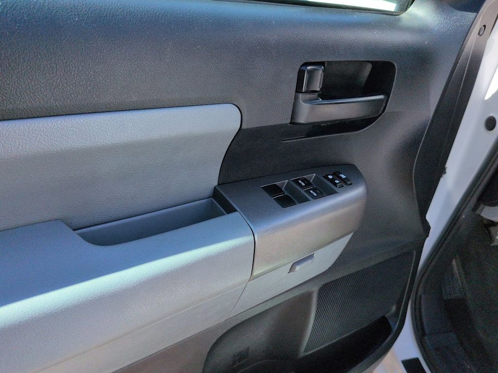 Thumbnail: 2015 Toyota Sequoia - 26