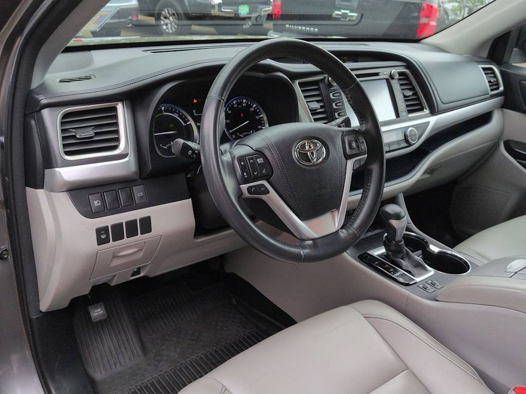 Thumbnail: 2017 Toyota Highlander - 2