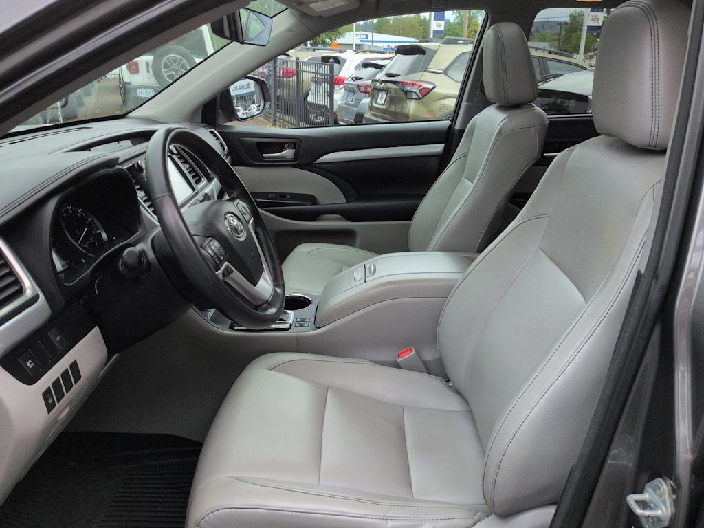 Thumbnail: 2017 Toyota Highlander - 11