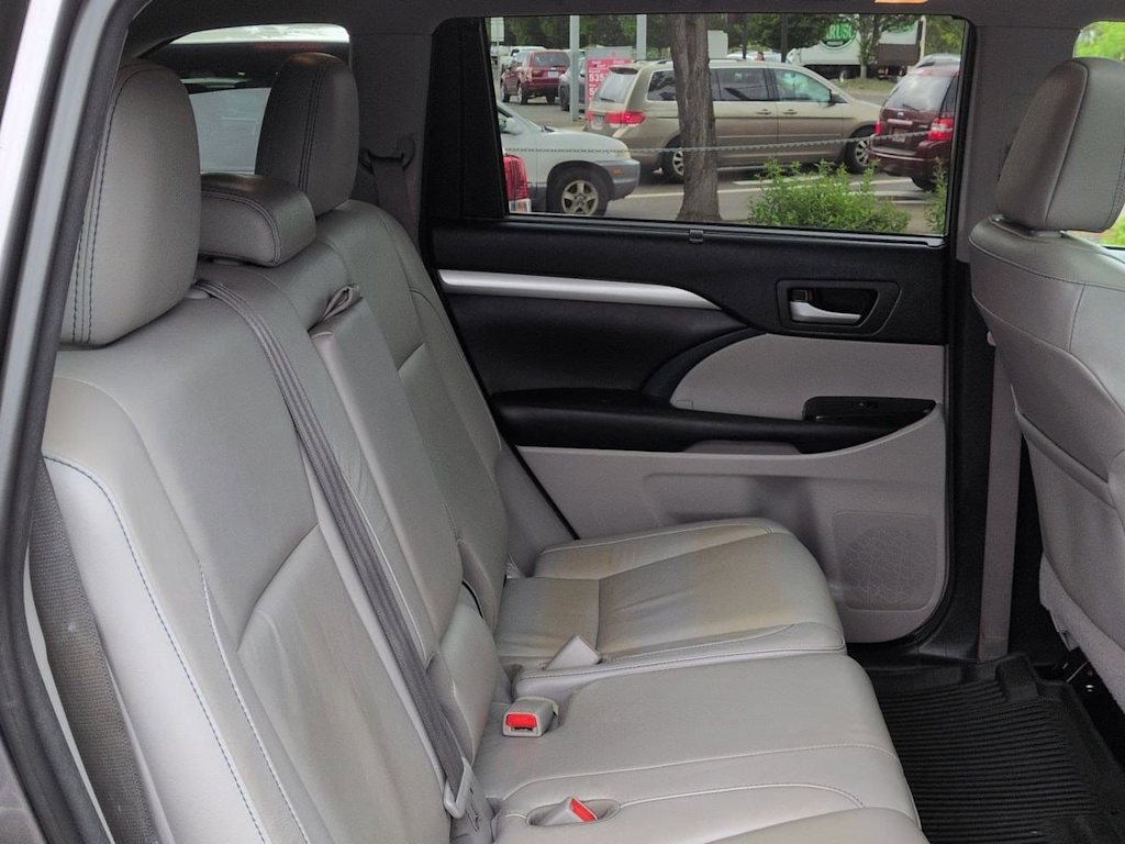 Thumbnail: 2017 Toyota Highlander - 30