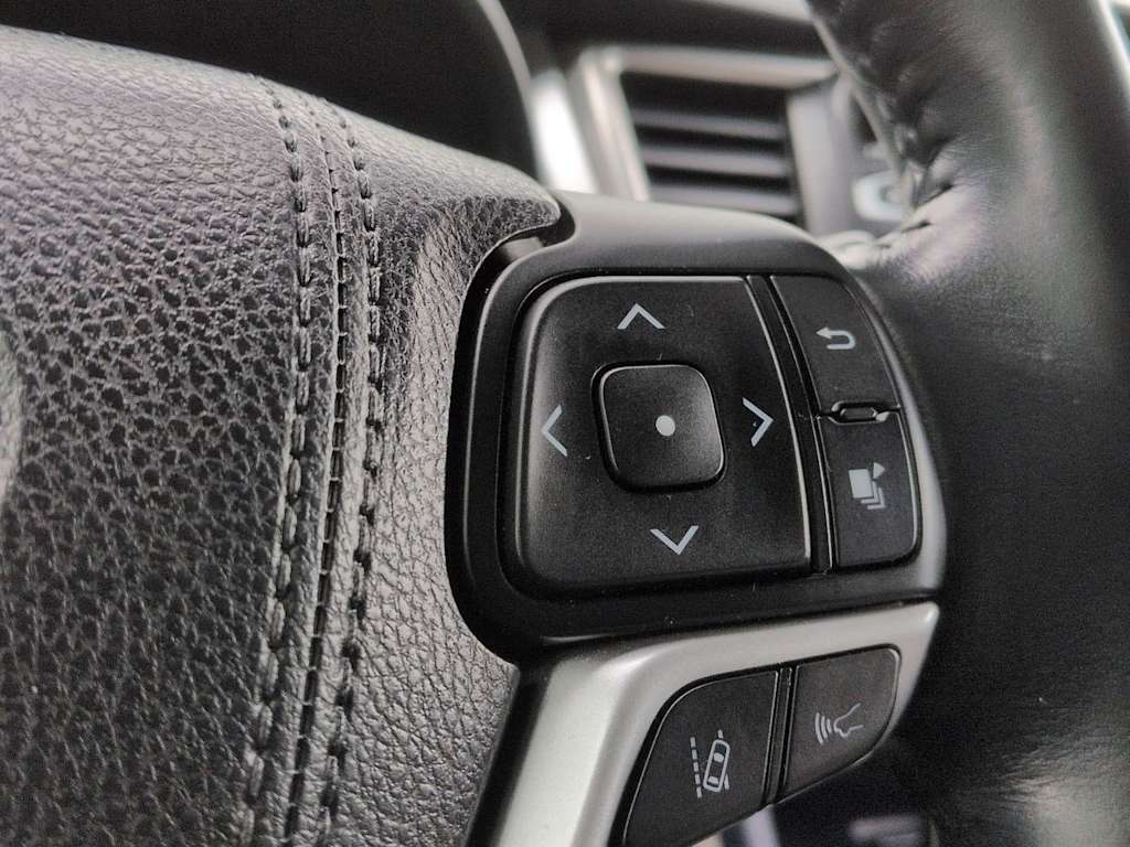Thumbnail: 2017 Toyota Highlander - 33