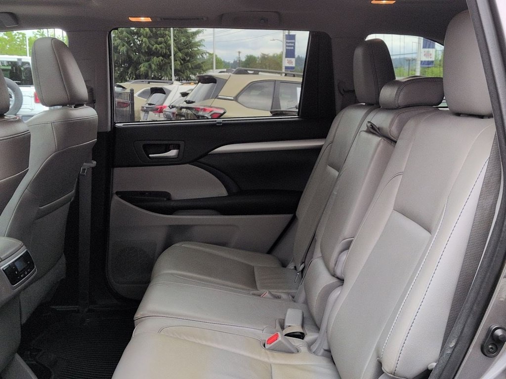 Thumbnail: 2017 Toyota Highlander - 29