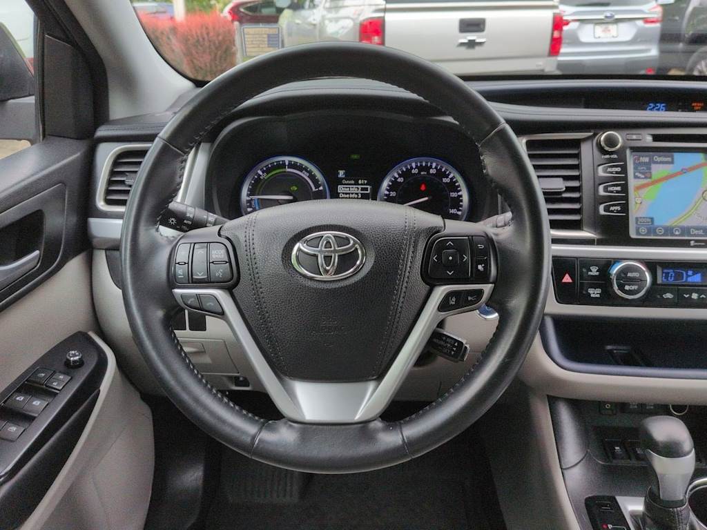 Thumbnail: 2017 Toyota Highlander - 14