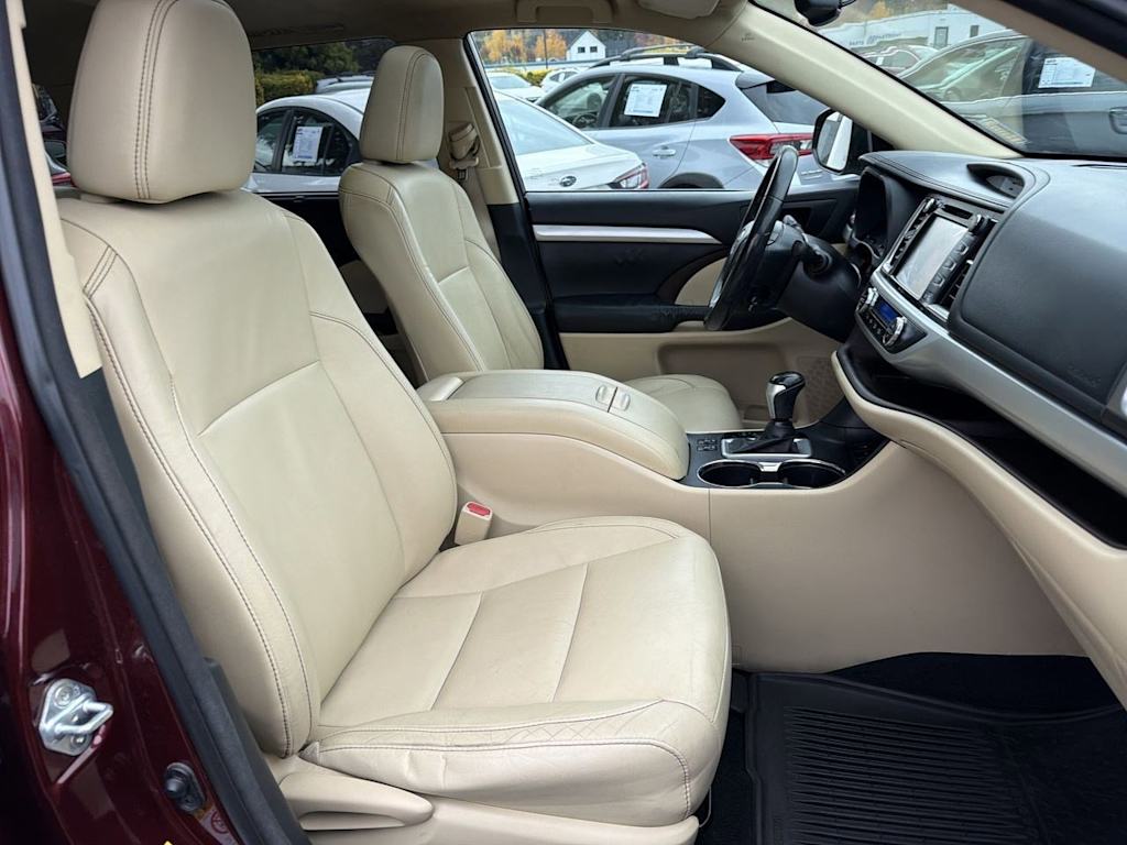 Thumbnail: 2015 Toyota Highlander - 12