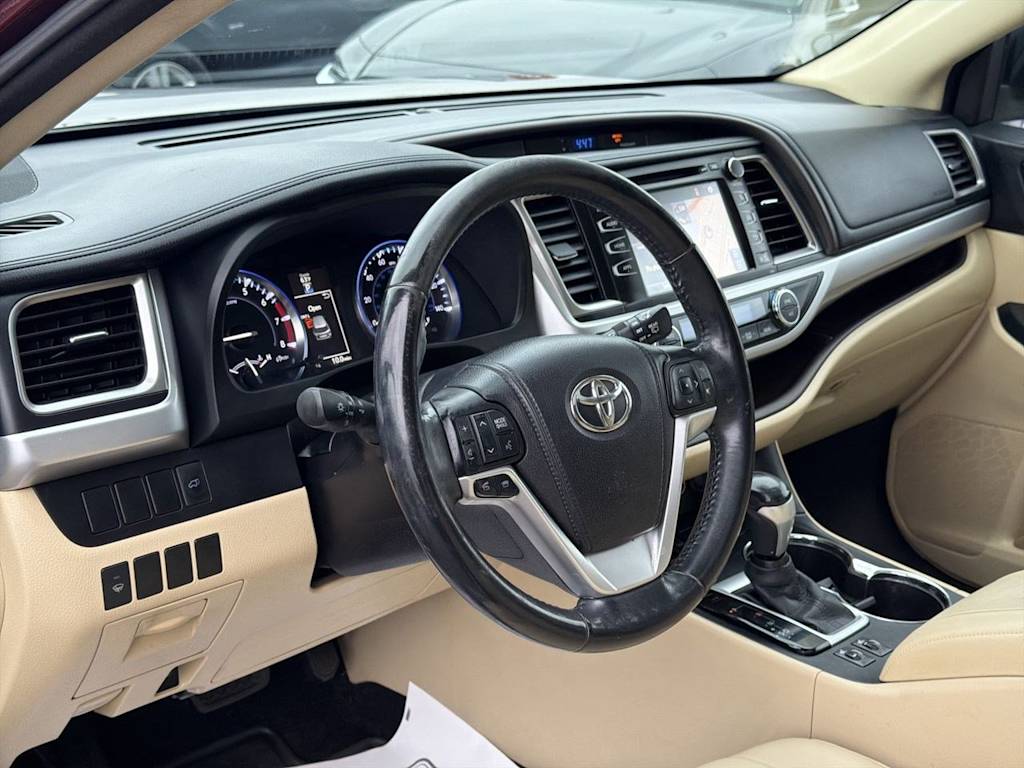 Thumbnail: 2015 Toyota Highlander - 2