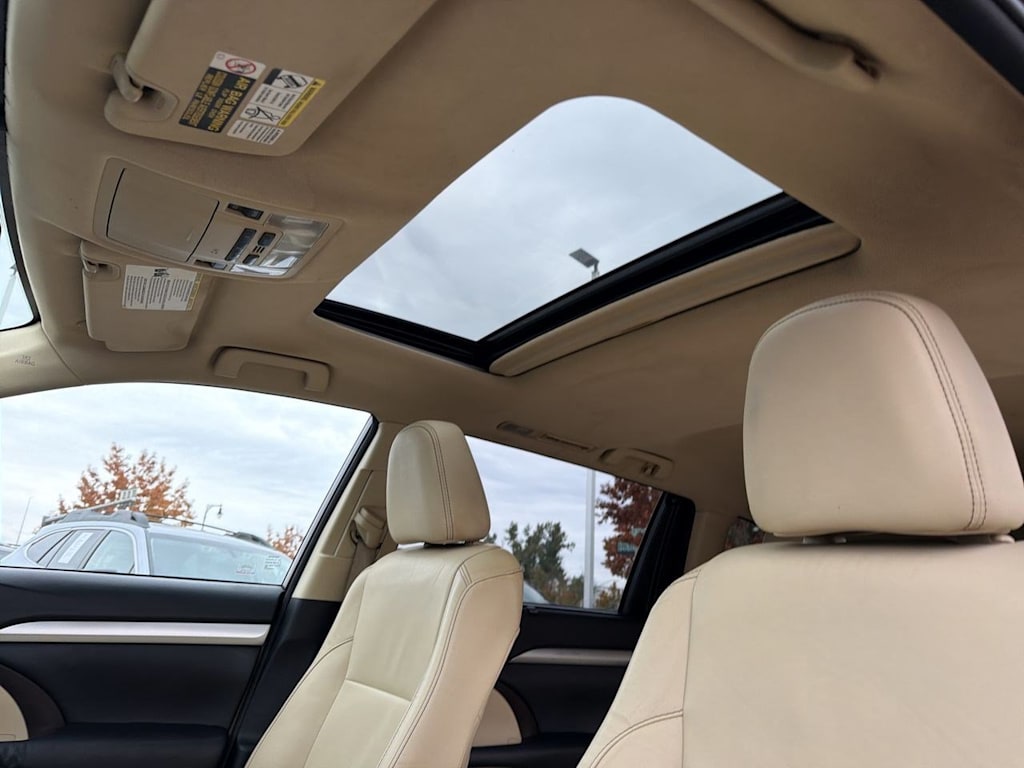 Thumbnail: 2015 Toyota Highlander - 35