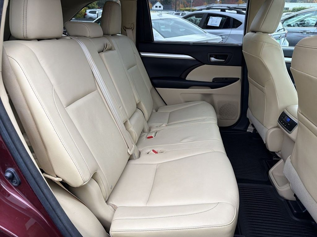 Thumbnail: 2015 Toyota Highlander - 37