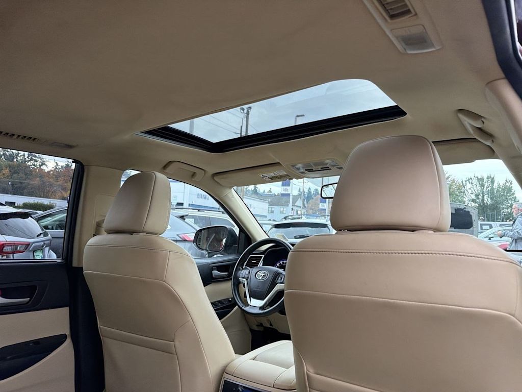 Thumbnail: 2015 Toyota Highlander - 38