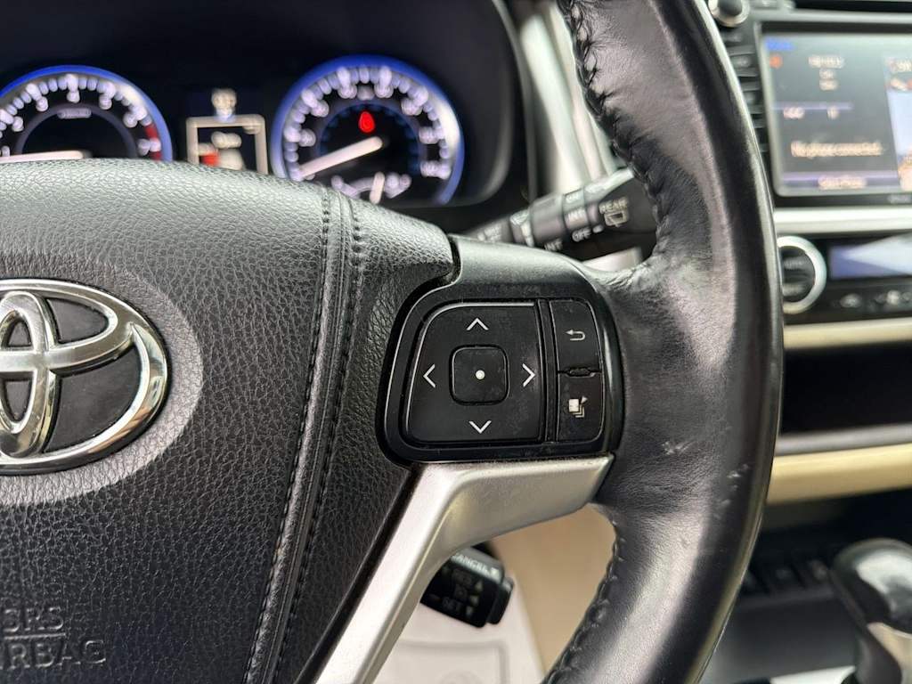 Thumbnail: 2015 Toyota Highlander - 40