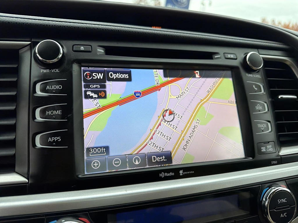 Thumbnail: 2015 Toyota Highlander - 43