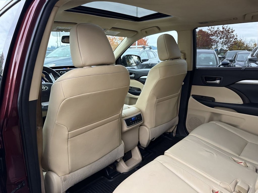 Thumbnail: 2015 Toyota Highlander - 13