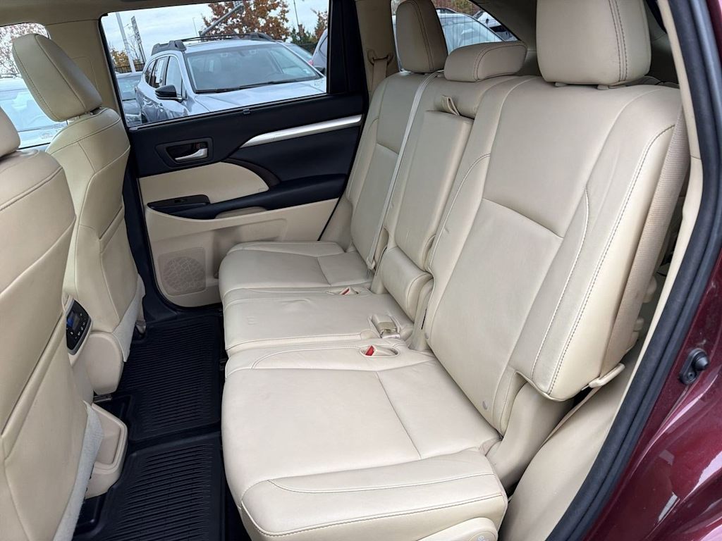 Thumbnail: 2015 Toyota Highlander - 36