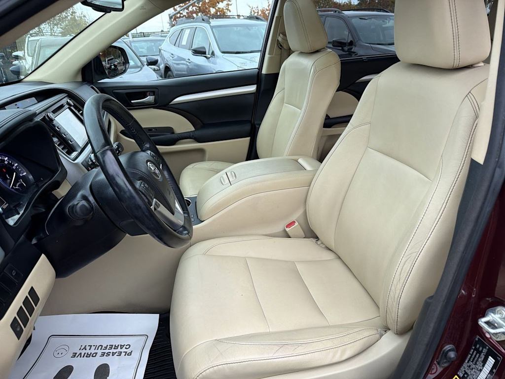 Thumbnail: 2015 Toyota Highlander - 11
