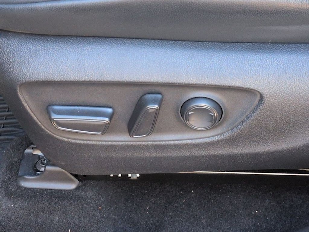 Thumbnail: 2023 Toyota Highlander - 25
