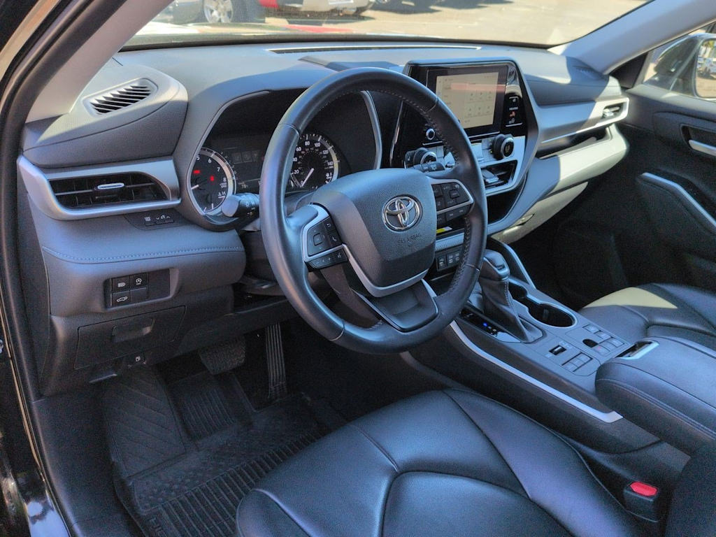 Thumbnail: 2023 Toyota Highlander - 2