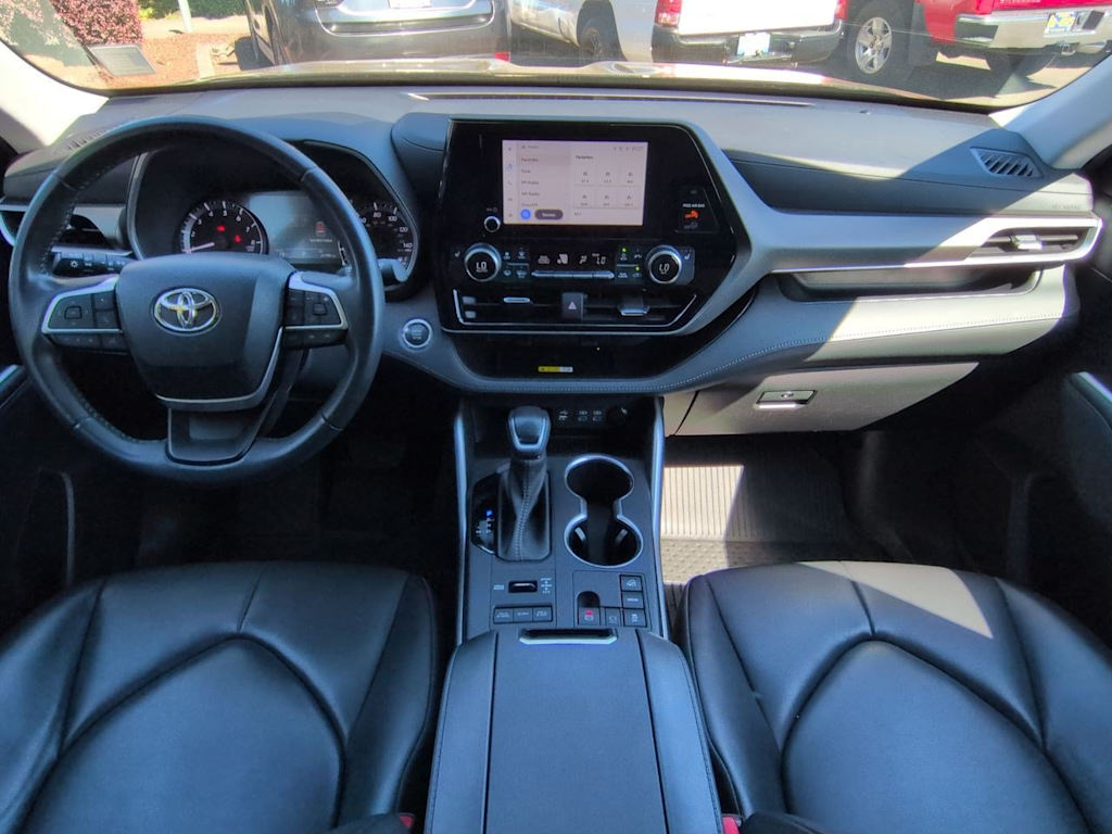 Thumbnail: 2023 Toyota Highlander - 9
