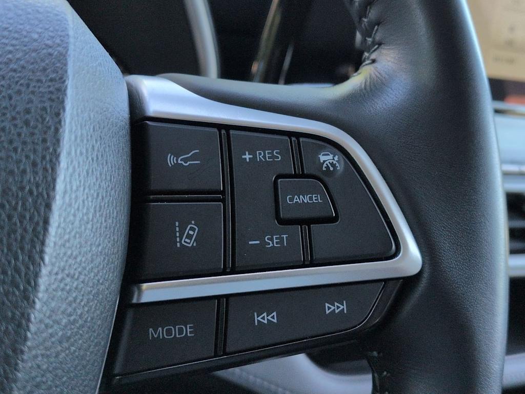 Thumbnail: 2023 Toyota Highlander - 31