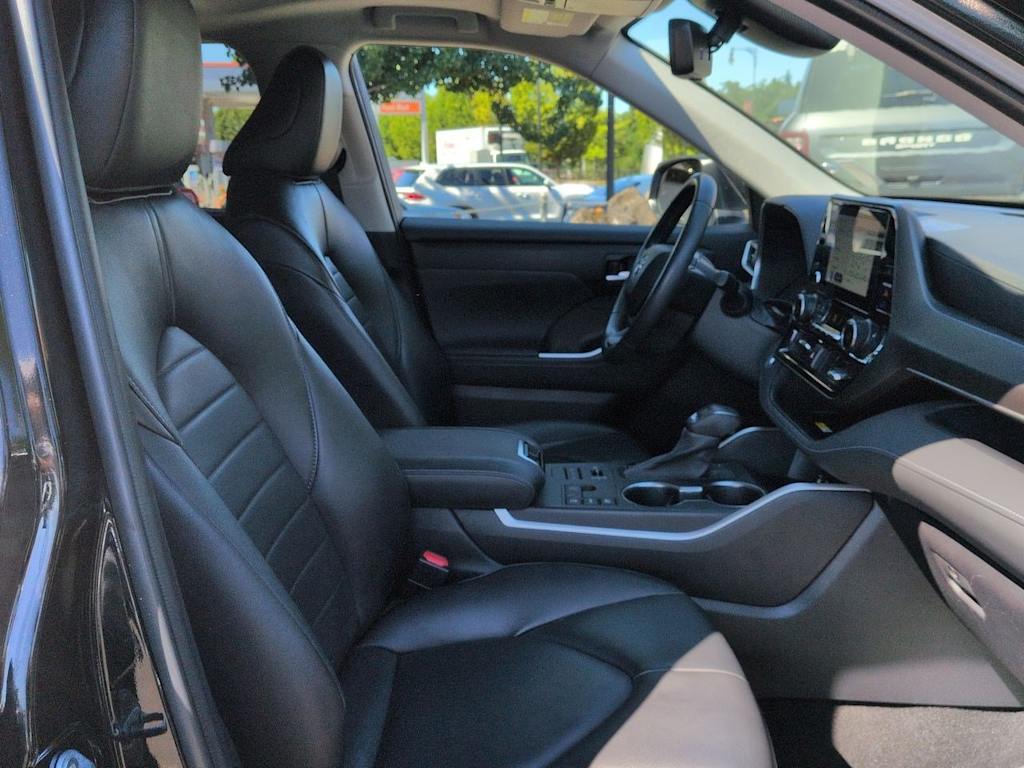Thumbnail: 2023 Toyota Highlander - 11