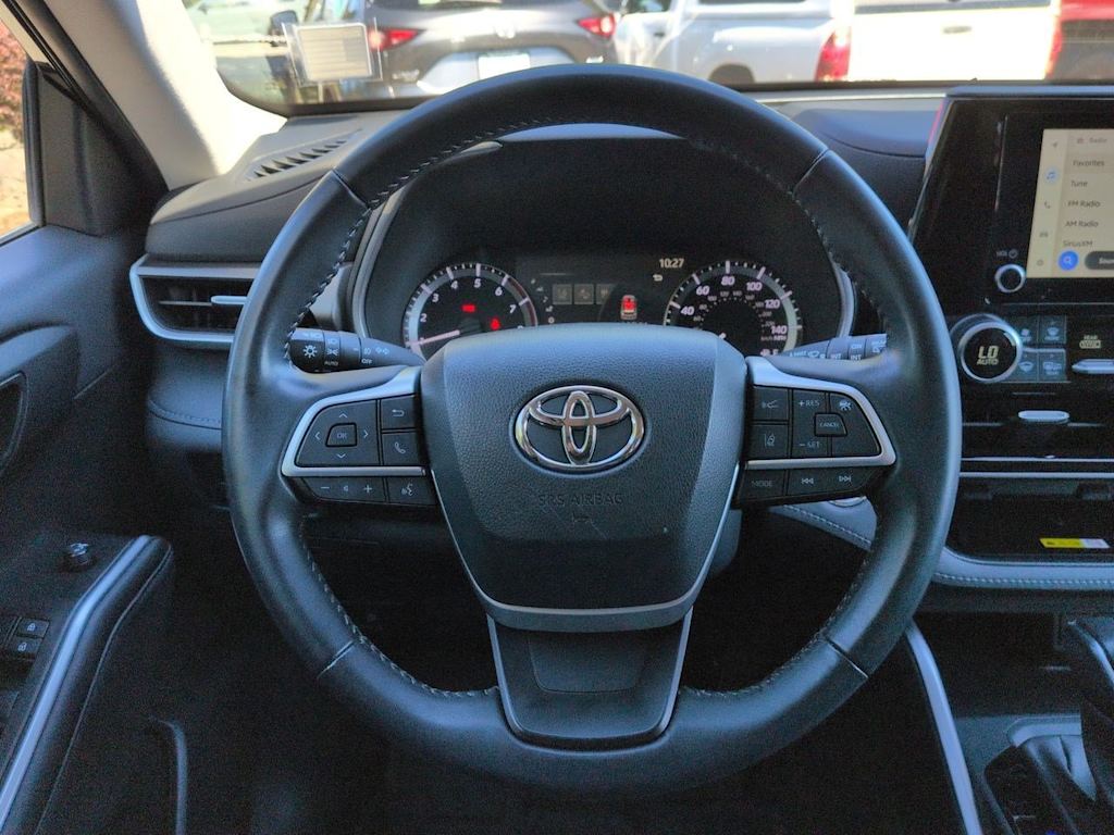 Thumbnail: 2023 Toyota Highlander - 13