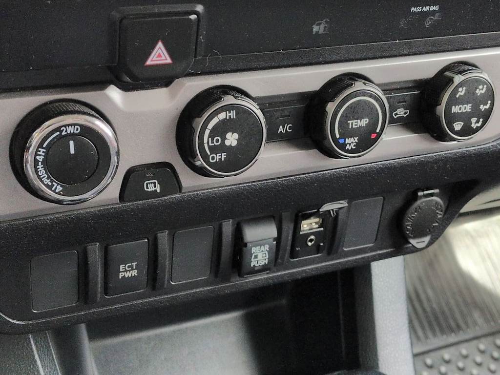 Thumbnail: 2019 Toyota Tacoma - 31