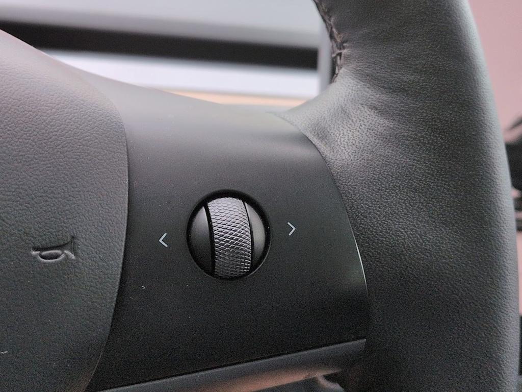 Thumbnail: 2023 Tesla Model 3 - 28
