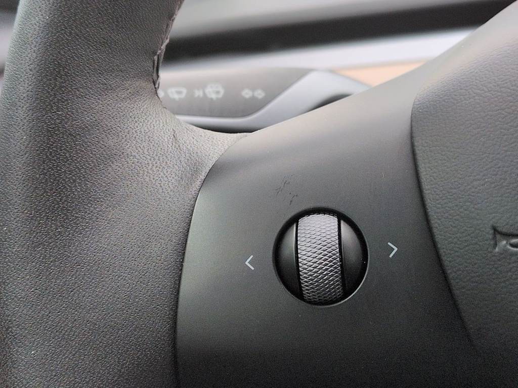 Thumbnail: 2023 Tesla Model 3 - 27
