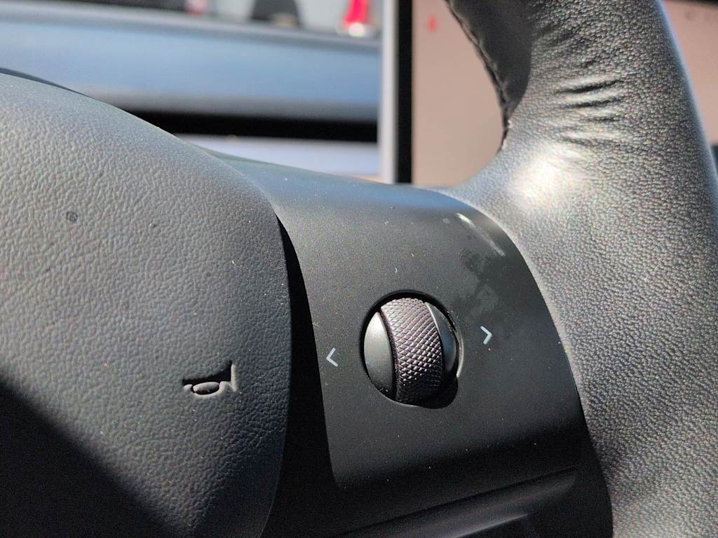 Thumbnail: 2023 Tesla Model 3 - 27