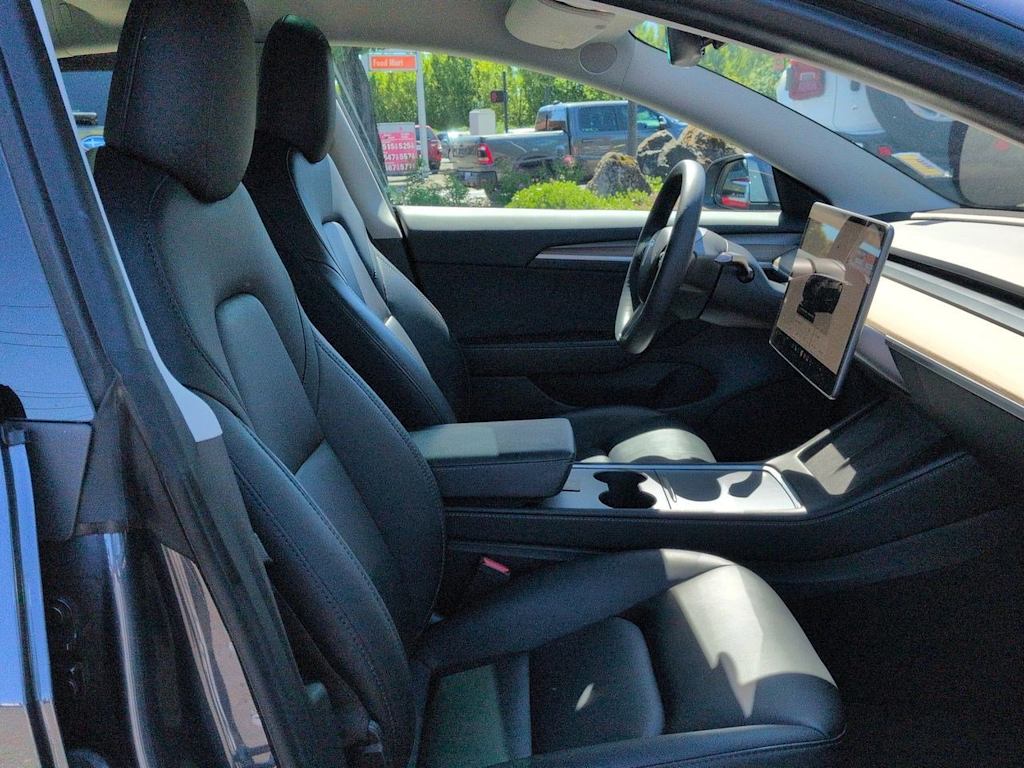 Thumbnail: 2023 Tesla Model 3 - 11