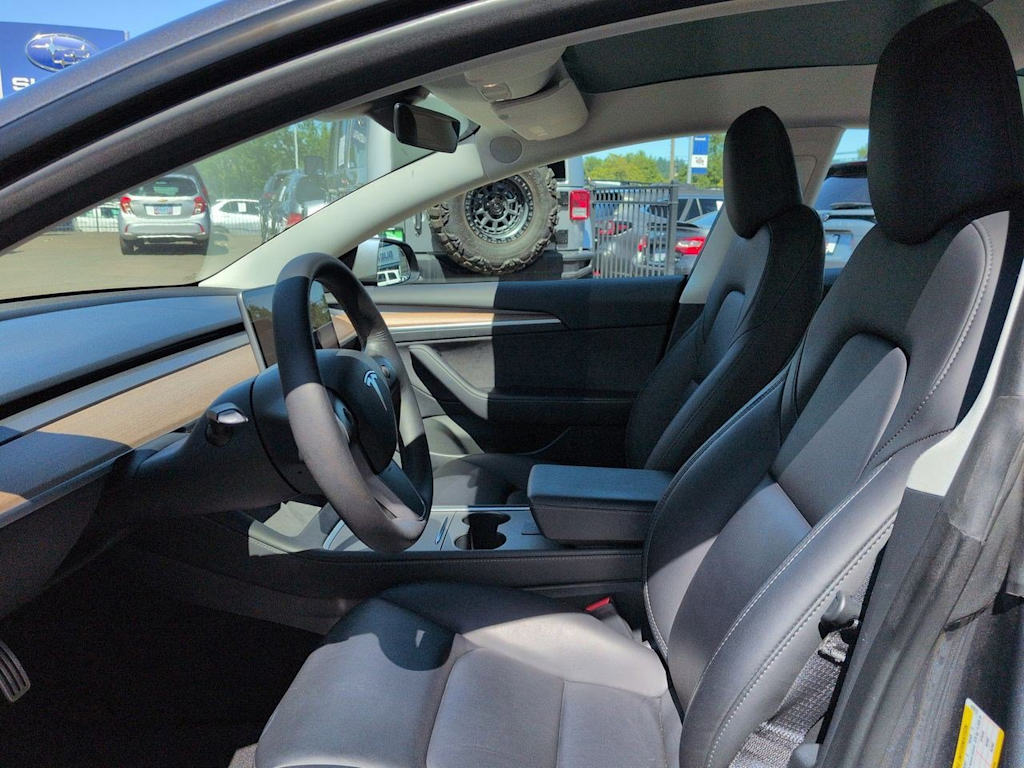 Thumbnail: 2023 Tesla Model 3 - 10