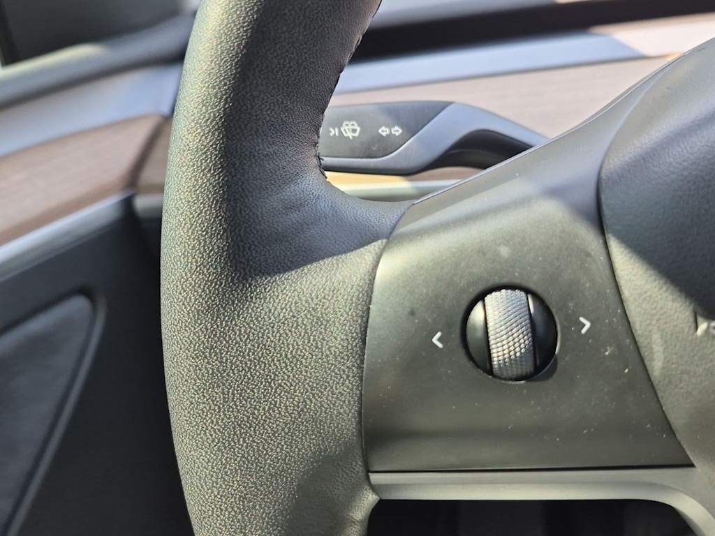 Thumbnail: 2023 Tesla Model Y - 28