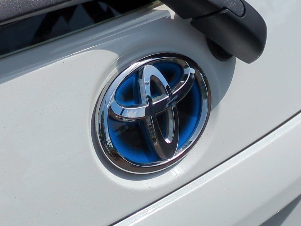 Thumbnail: 2016 Toyota Prius c - 7