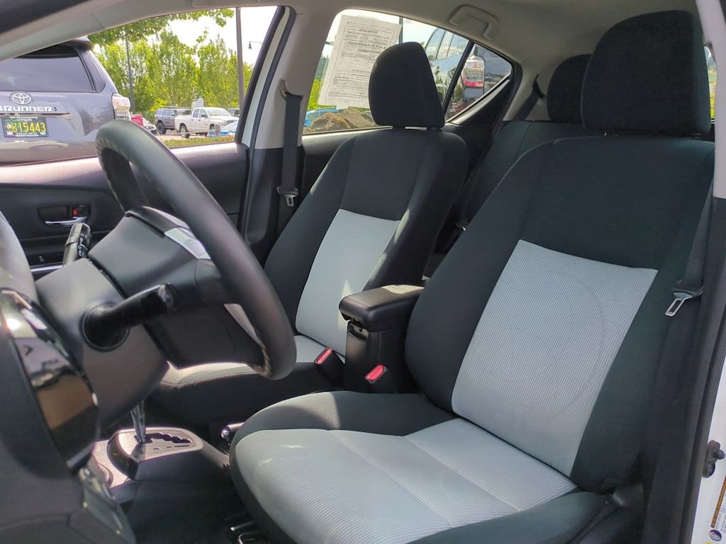 Thumbnail: 2016 Toyota Prius c - 11