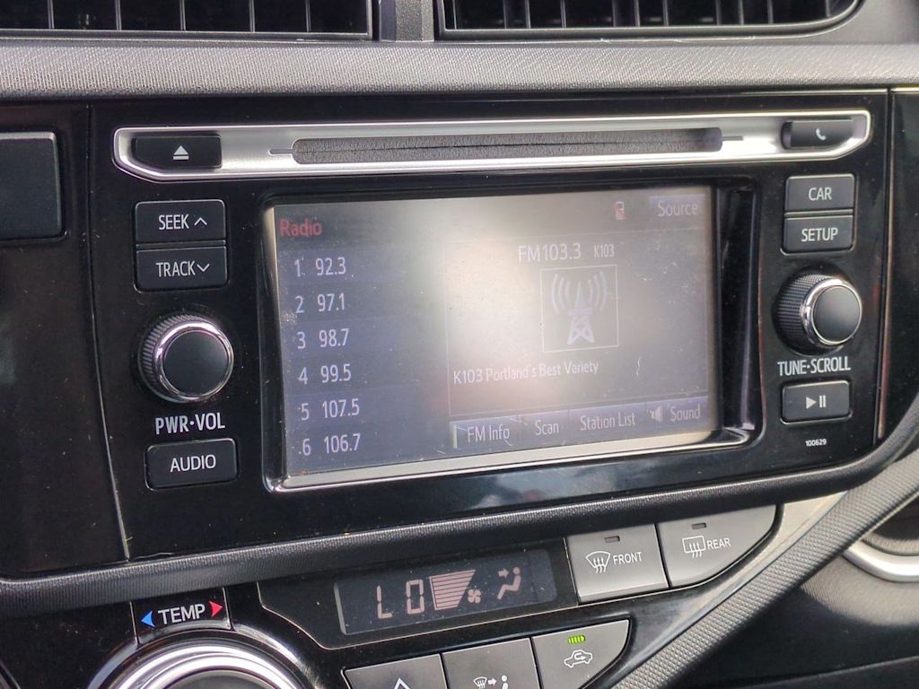 Thumbnail: 2016 Toyota Prius c - 33