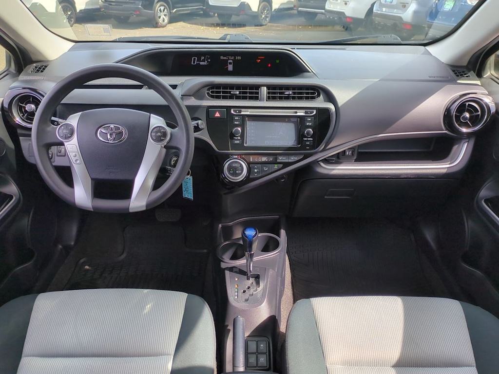 Thumbnail: 2016 Toyota Prius c - 10