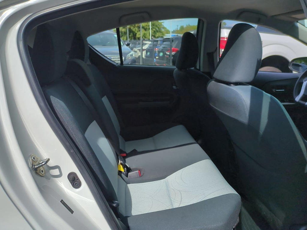 Thumbnail: 2016 Toyota Prius c - 28
