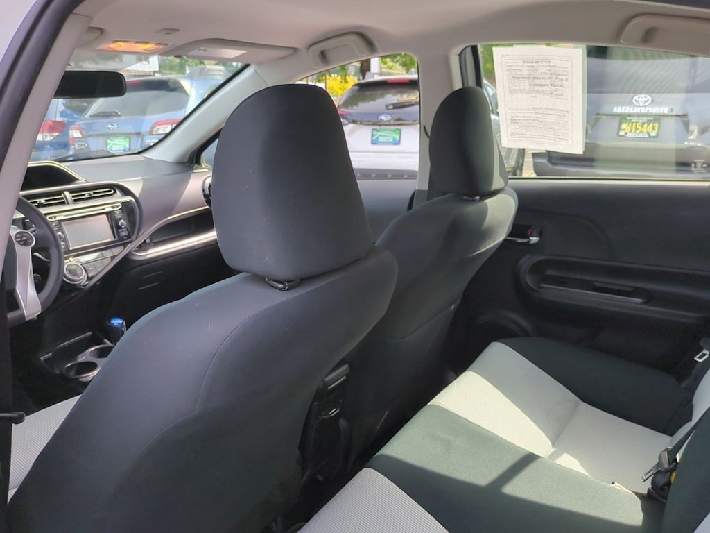Thumbnail: 2016 Toyota Prius c - 13