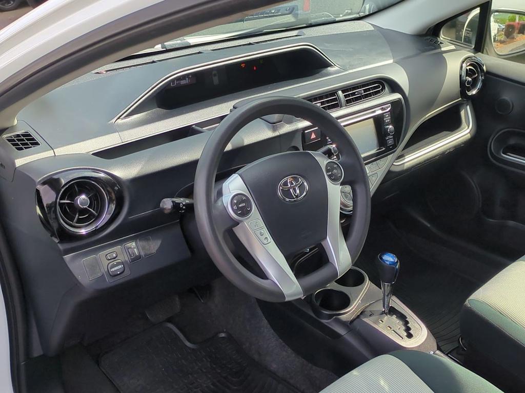 Thumbnail: 2016 Toyota Prius c - 2