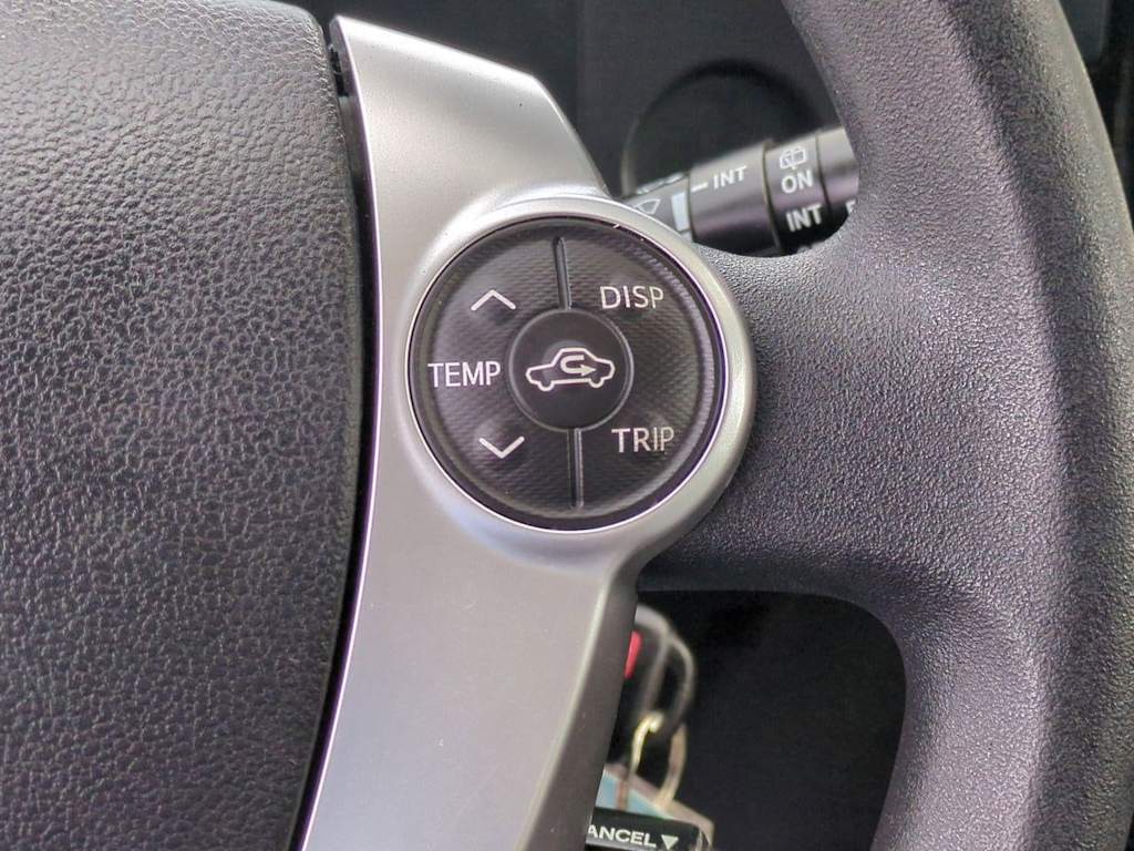 Thumbnail: 2016 Toyota Prius c - 30