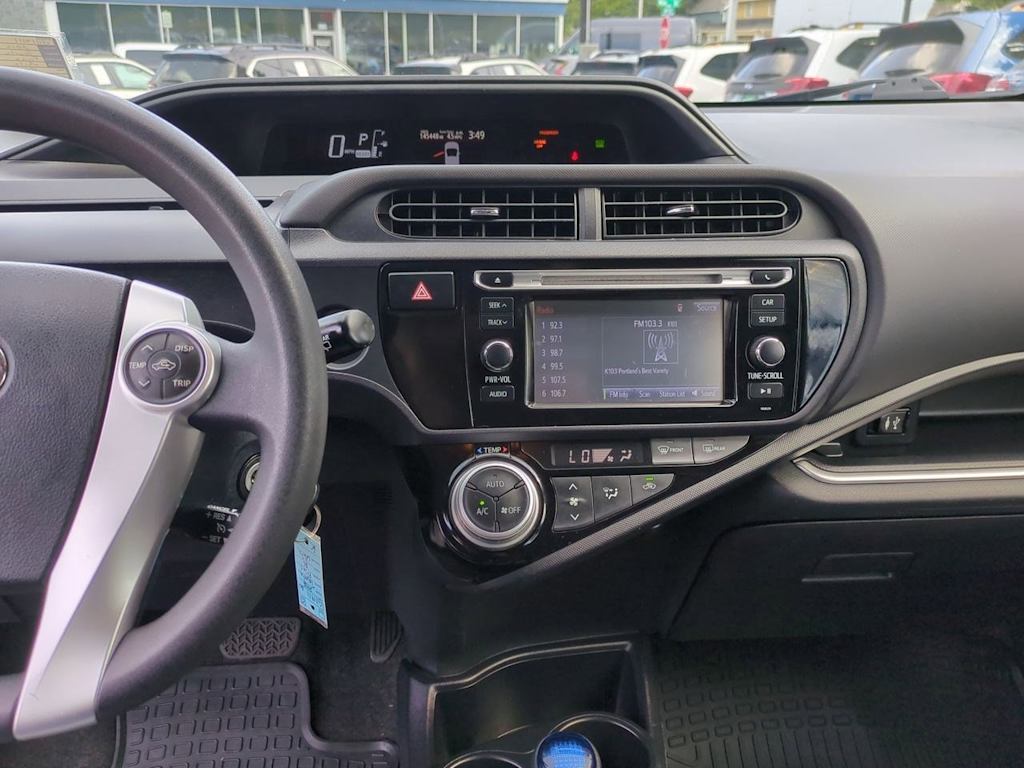 Thumbnail: 2016 Toyota Prius c - 15