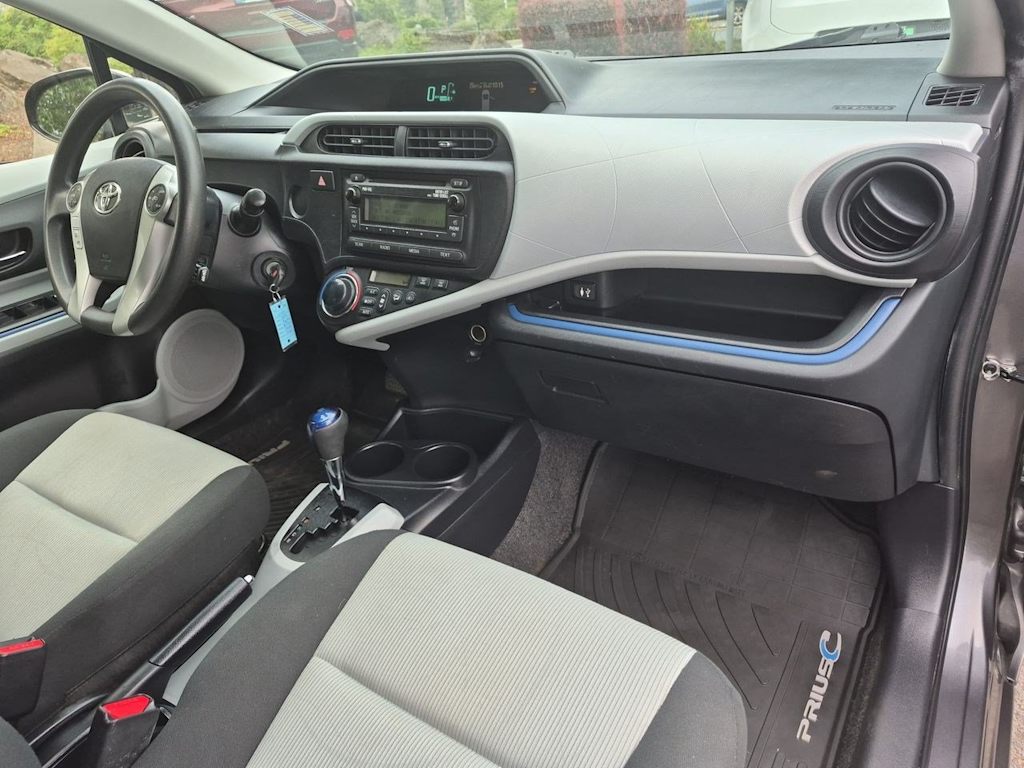 Thumbnail: 2012 Toyota Prius c - 12