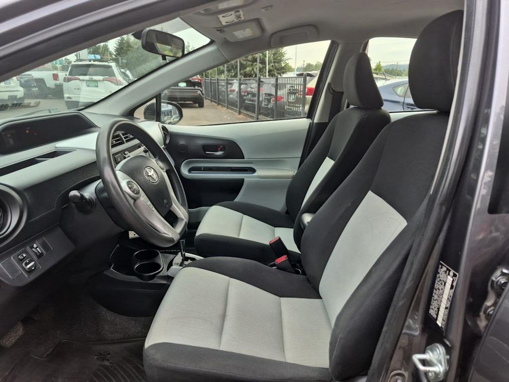 Thumbnail: 2012 Toyota Prius c - 9