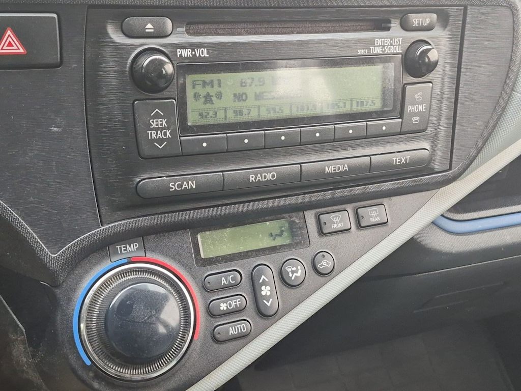 Thumbnail: 2012 Toyota Prius c - 32