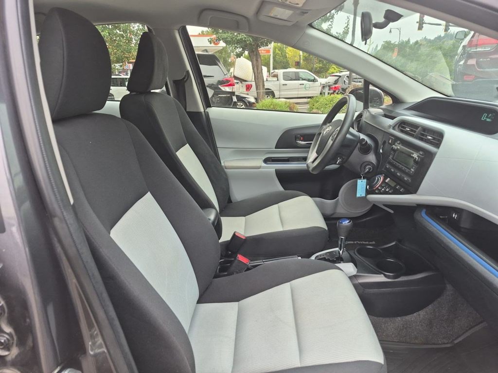 Thumbnail: 2012 Toyota Prius c - 10